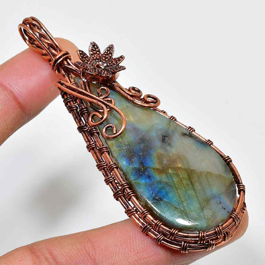 Aurora’s Glow – Hand-Wrapped Labradorite & Copper Pendant