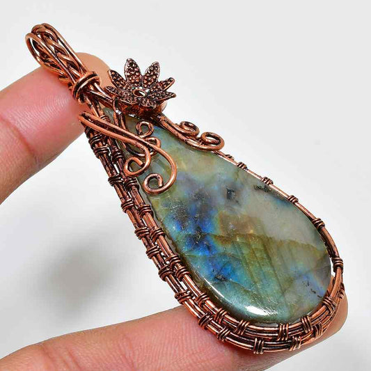 Aurora’s Glow – Hand-Wrapped Labradorite & Copper Pendant