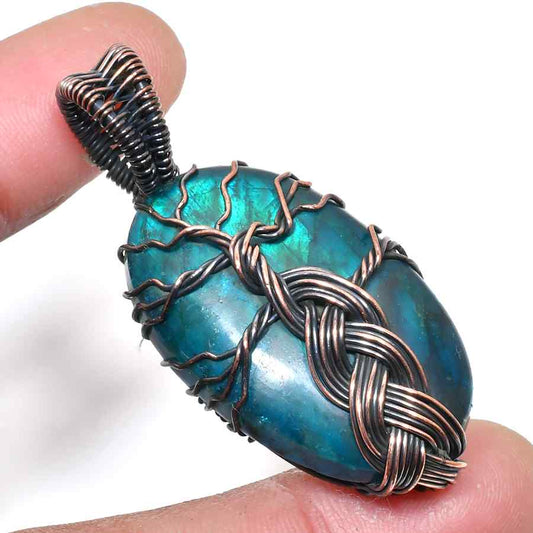 Nebula’s Embrace – Labradorite Copper Pendant