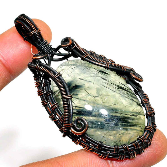 Aria’s Veil – Labradorite Copper Pendant