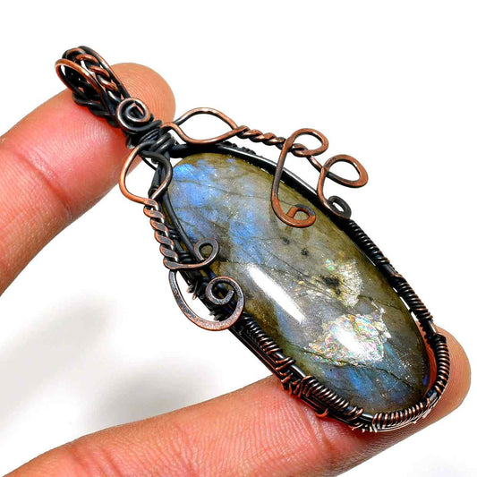 Aurora’s Gaze – Labradorite & Oxidized Copper Pendant