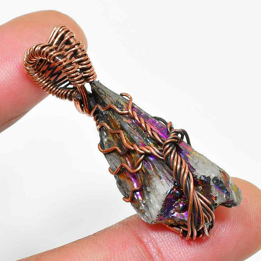 Ebony Glow – Black Tourmaline Copper Pendant