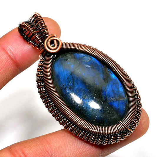 Celestial Glow – Labradorite & Copper Pendant