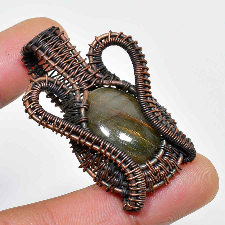 Guardian’s Embrace – Labradorite Copper Ring