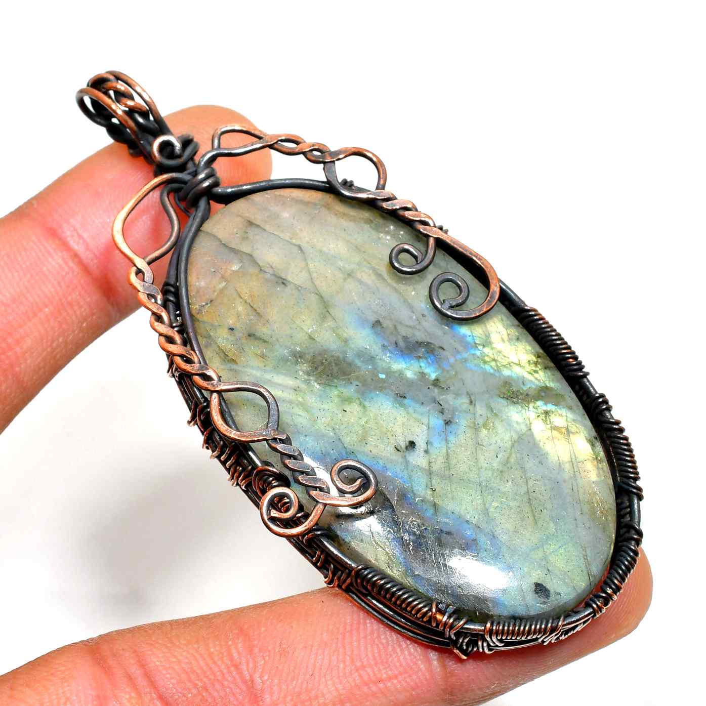 Luna’s Veil – Labradorite Copper Pendant