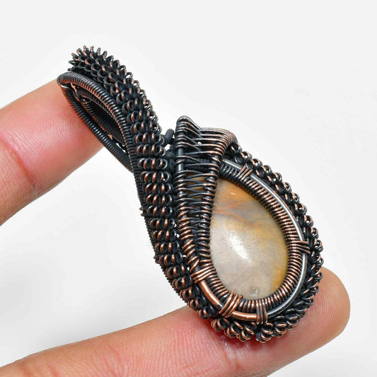 Ethereal Embrace – Agate & Gunmetal Wire Pendant