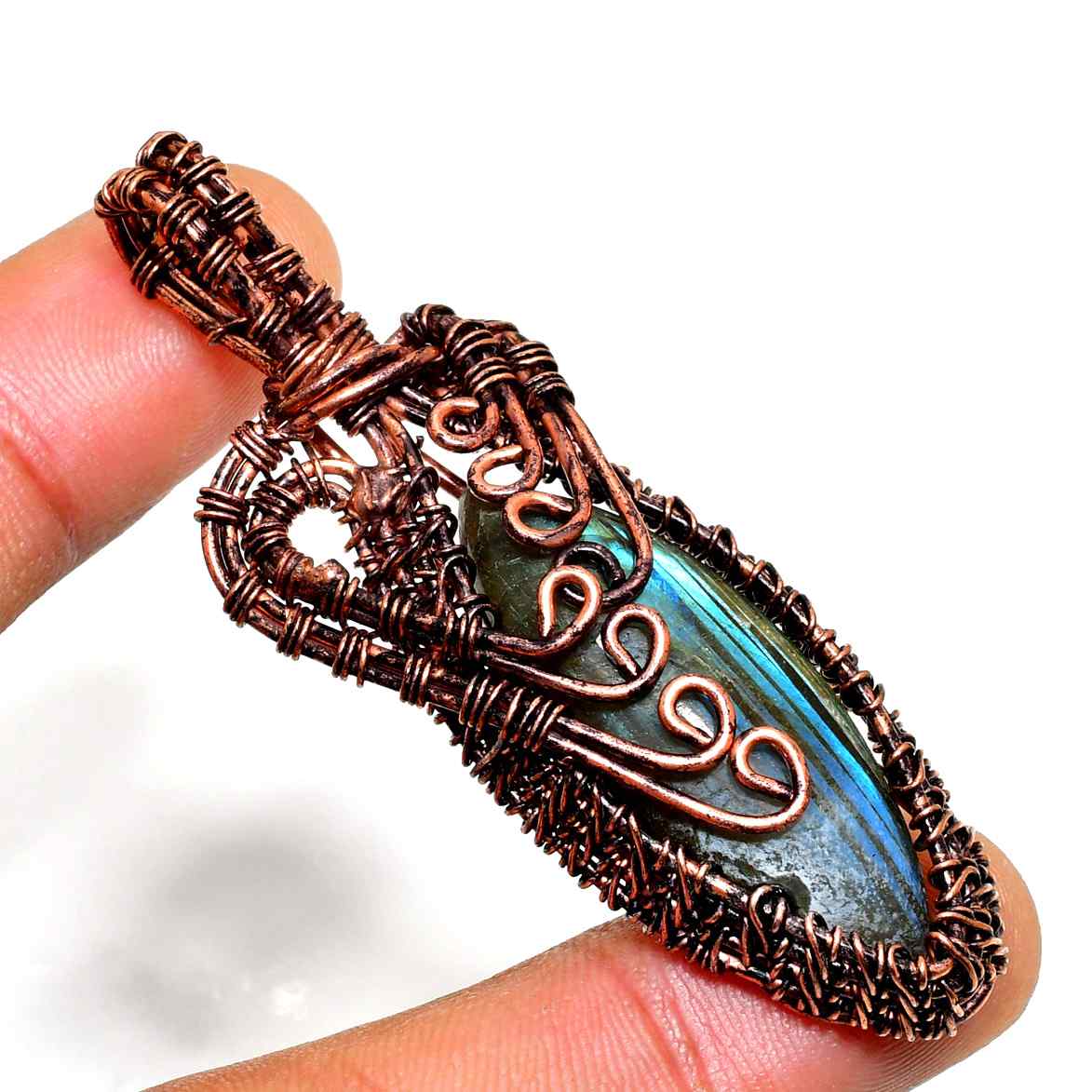 Selene’s Gleam – Labradorite Copper Pendant