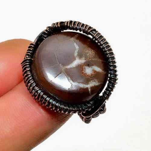 Serpent’s Whisper – Agate & Darkened Copper Wire Ring