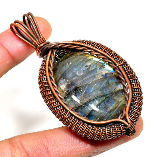 Selene’s Veil – Labradorite Copper Pendant