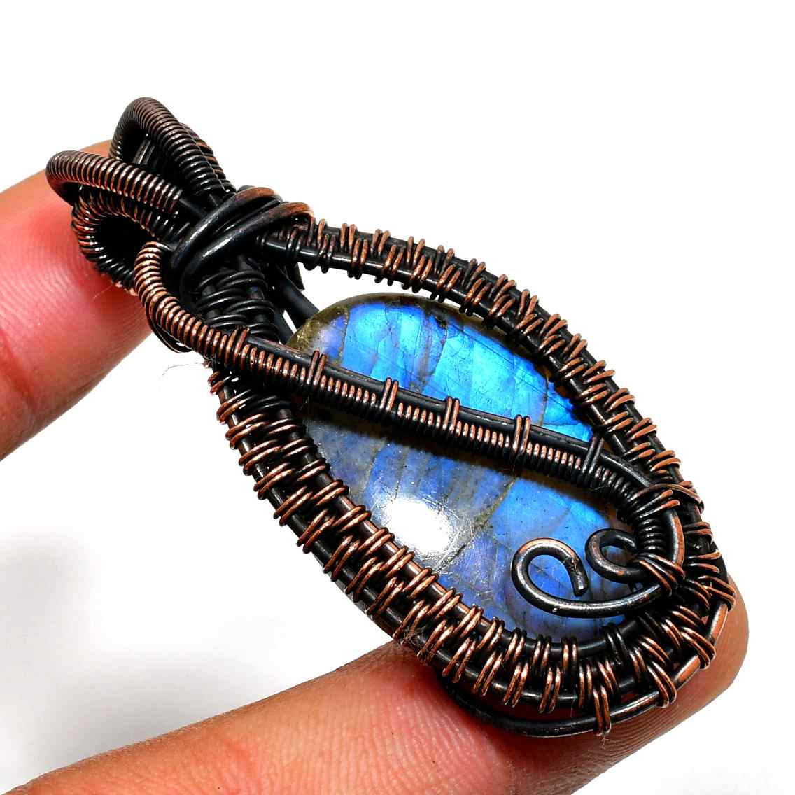 Ezra’s Veil – Labradorite Copper Pendant