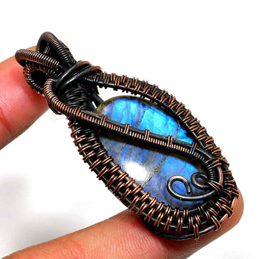 Ezra’s Veil – Labradorite Copper Pendant