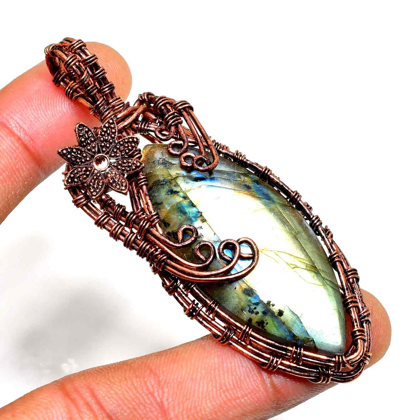 Luna’s Veil – Labradorite Copper Pendant