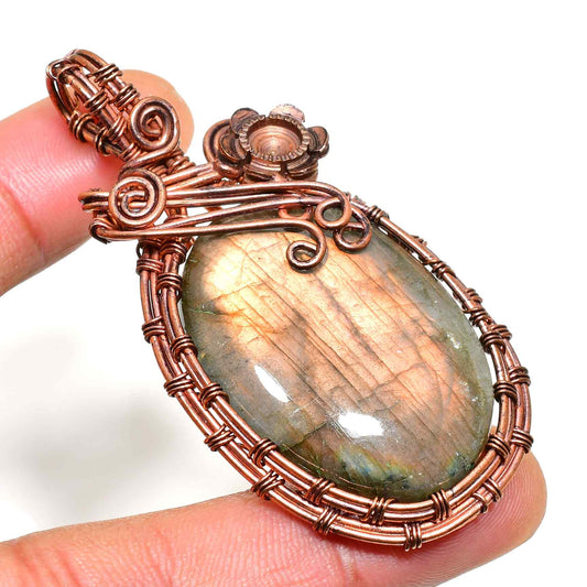 Selene’s Veil – Labradorite Copper Pendant