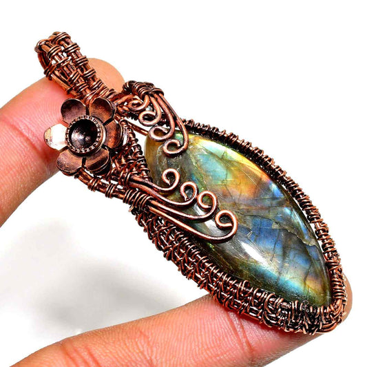 Celestial Bloom – Labradorite Copper Wire Pendant