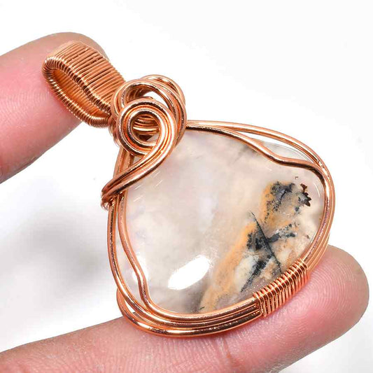 Serenity’s Embrace – Quartz Copper Pendant