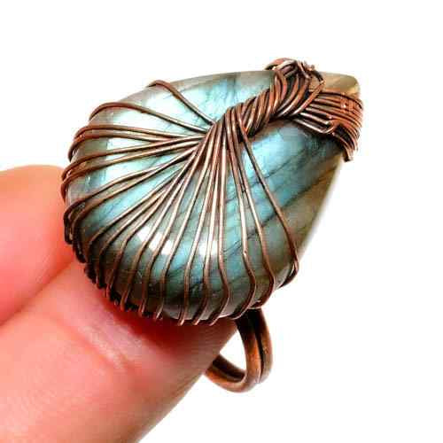 Luna’s Veil – Labradorite Copper Ring