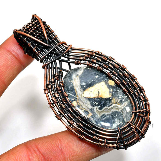 Gaia’s Whisper – Black Wire-Wrapped Agate Pendant