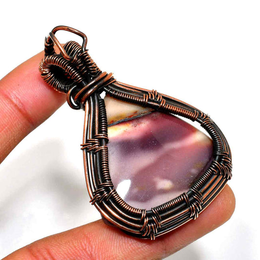 Gaia’s Embrace – Agate Copper Pendant