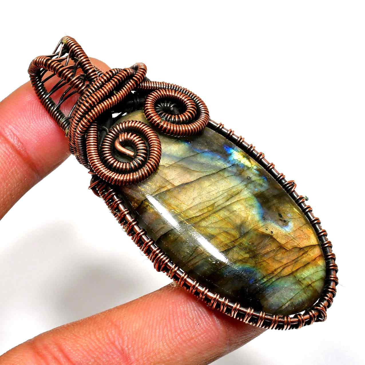 Aurora’s Embrace – Labradorite Copper Pendant