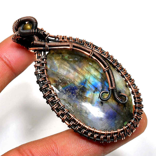 Selene’s Veil – Labradorite Copper Pendant