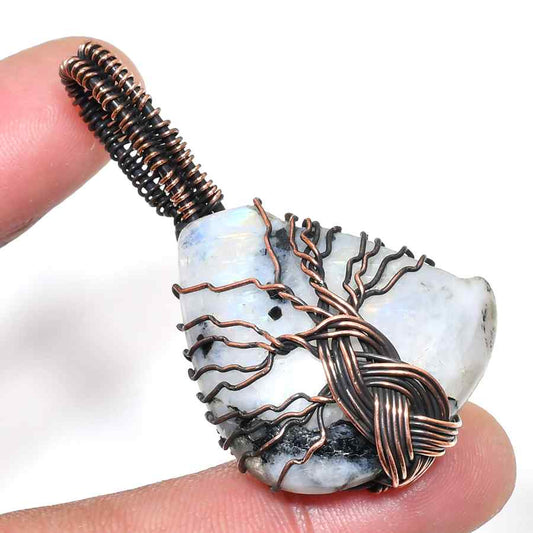 Moonlit Guardian – Labradorite & Copper Pendant