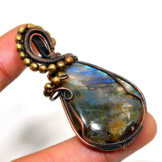 Aurora’s Veil – Labradorite Copper Pendant