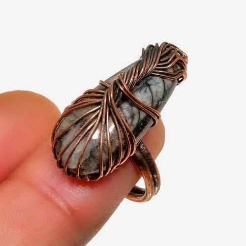 Aurora’s Embrace – Labradorite Copper Ring