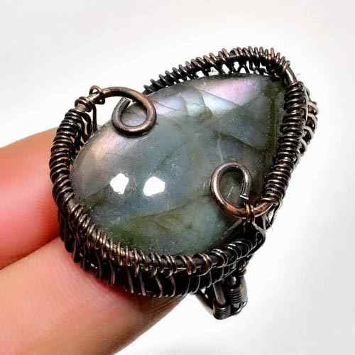 Celestial Embrace – Labradorite Hand-Wrapped Ring