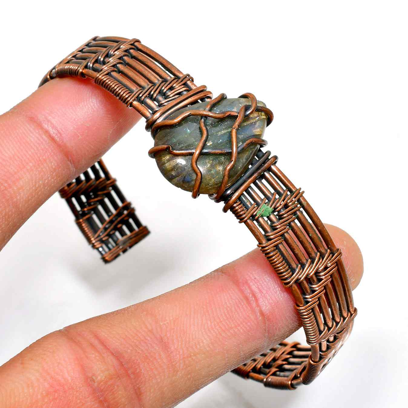 Aurora’s Embrace – Labradorite Copper Bracelet