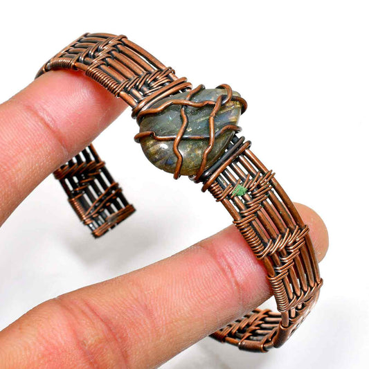 Aurora’s Embrace – Labradorite Copper Bracelet