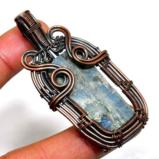Clarity’s Embrace – Labradorite & Copper Pendant