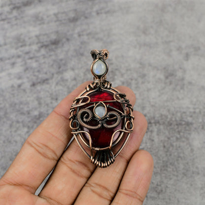 Red Flash Labradorite Gemstone Pendant