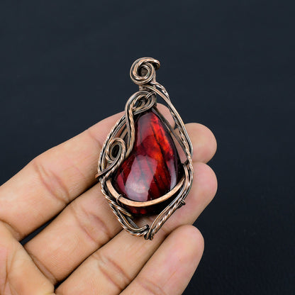 Red Flash Labradorite Gemstone Pendant