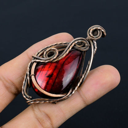 Red Flash Labradorite Gemstone Pendant
