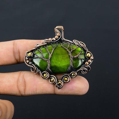 Green Flash Labradorite Gemstone Pendant