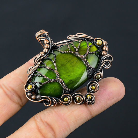 Green Flash Labradorite Gemstone Pendant