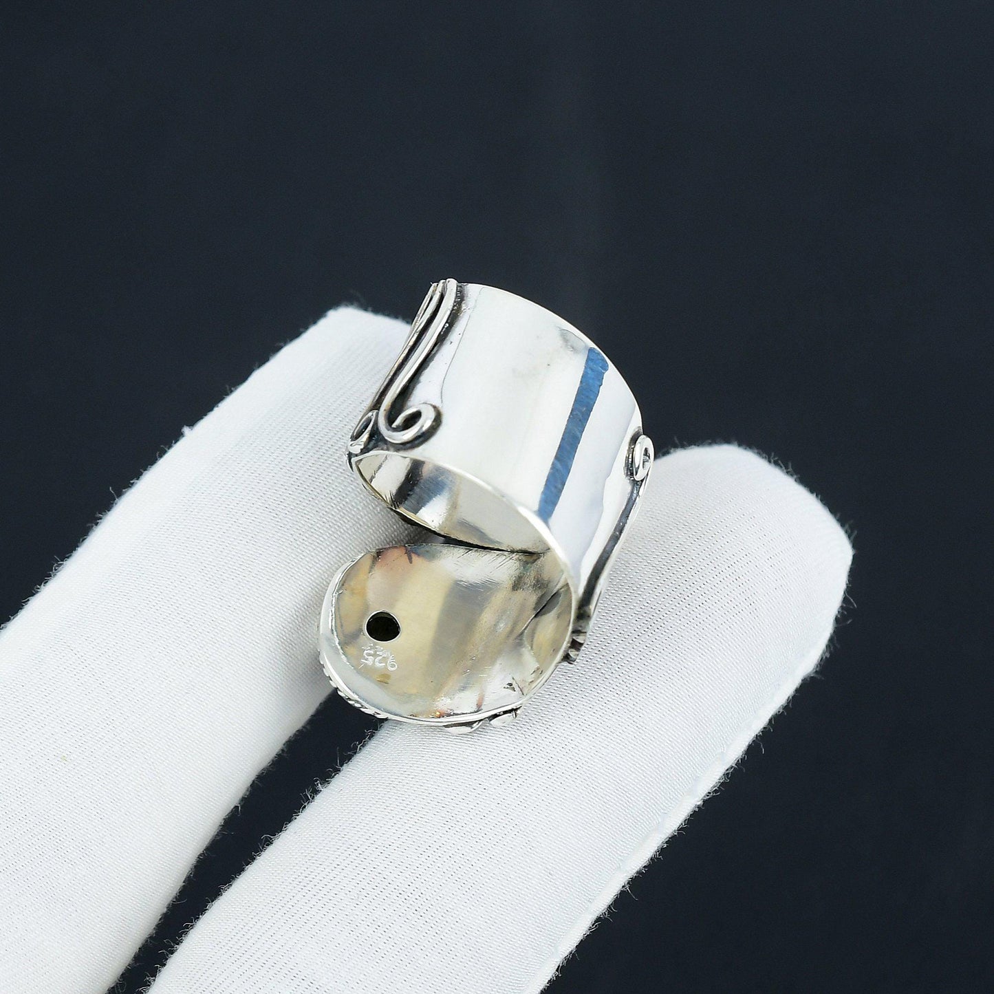 Blue Flash Labradorite Gemstone Silver Ring