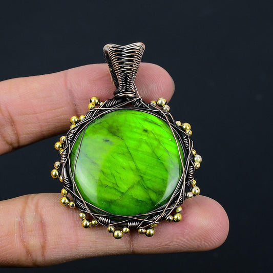 Green Flash Labradorite Gemstone Pendant